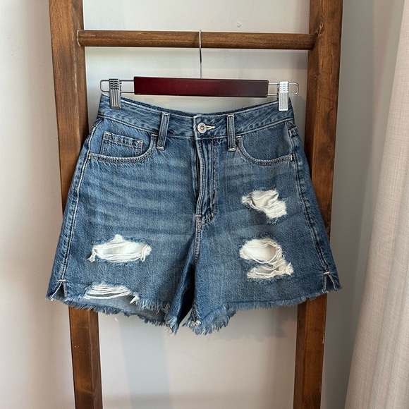 Hollister Ultra High Rise Distressed 90s Short - Picture 8 of 10